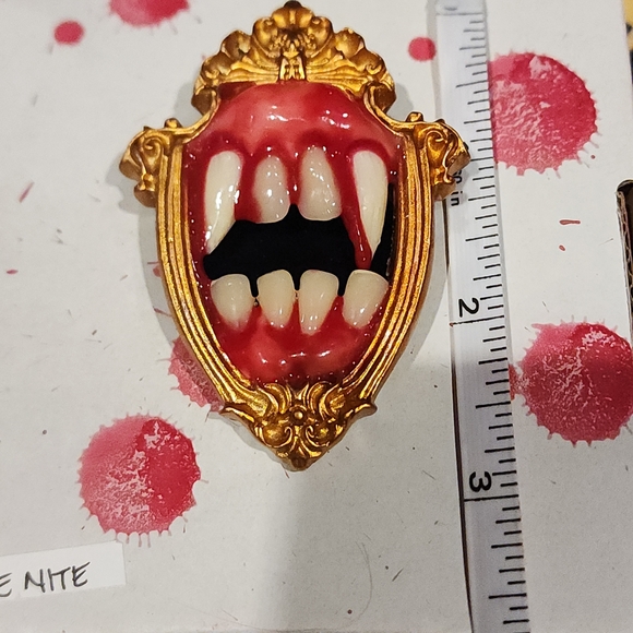 Vampire Teeth MAGNET - Picture 4 of 4